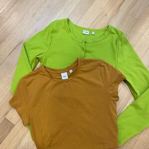 Aritzia bundle of 2 tops - size M